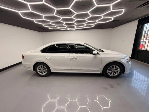2017 Volkswagen Passat 1.8T S