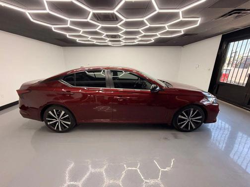 2021 Nissan Altima SR VC-Turbo FWD