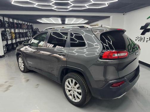 2017 Jeep Cherokee Sport