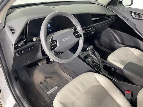Snow White Pearl 2023 Kia Niro EX Touring