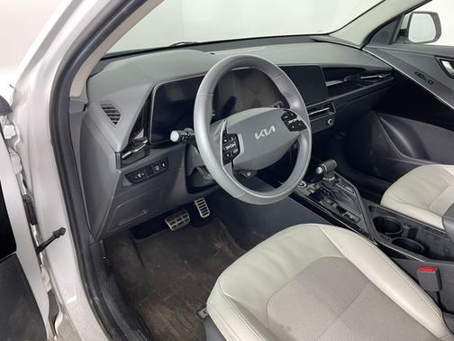 Snow White Pearl 2023 Kia Niro EX Touring