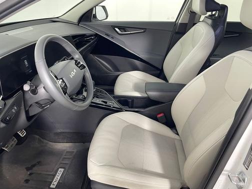 Snow White Pearl 2023 Kia Niro EX Touring