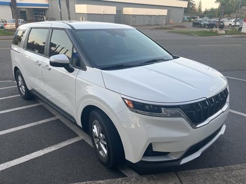 2023 Kia Carnival LX