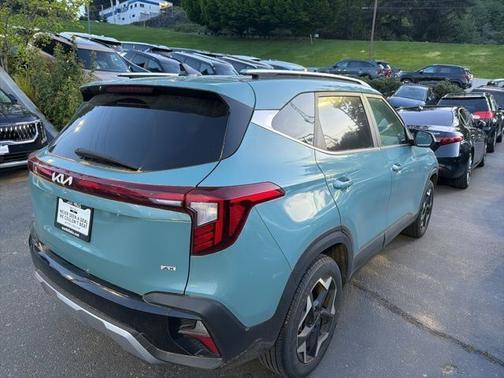 Blue 2024 Kia Seltos EX
