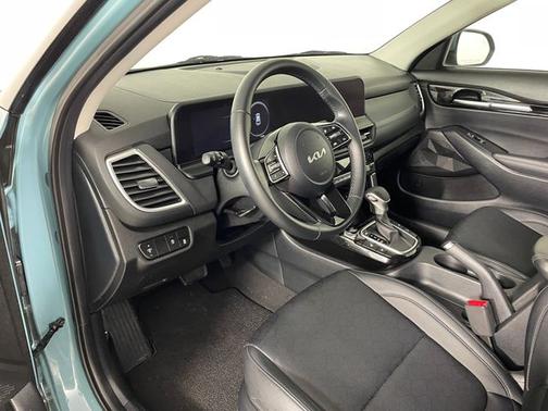 Blue 2024 Kia Seltos EX