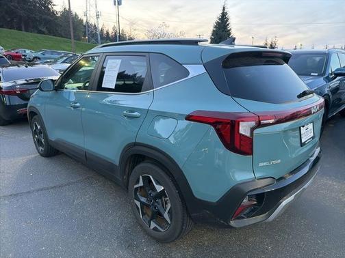 Blue 2024 Kia Seltos EX