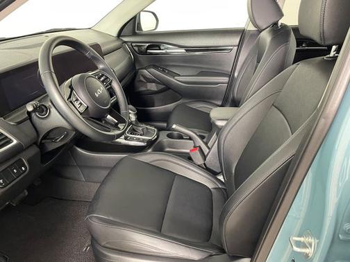 Blue 2024 Kia Seltos EX