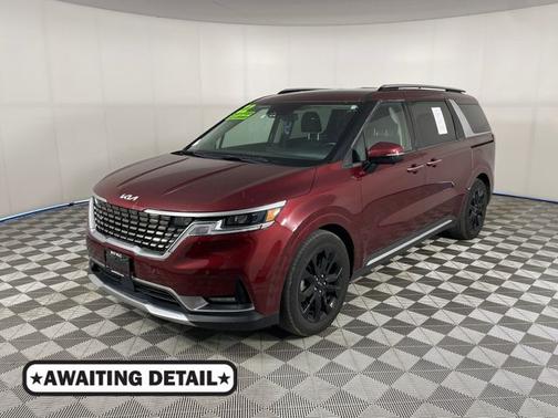 Red 2022 Kia Carnival SX