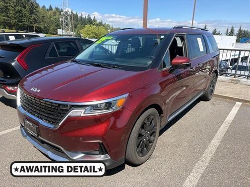 Red 2022 Kia Carnival SX