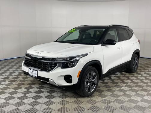 Clear White/Black Roof 2024 Kia Seltos S