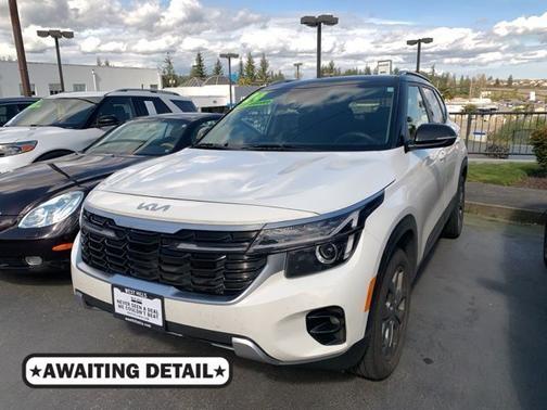 Clear White/Black Roof 2024 Kia Seltos S