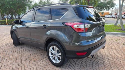 Magnetic Metallic 2018 Ford Escape SE