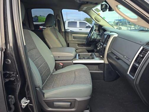 Brilliant Black Crystal Pearlcoat 2016 RAM 1500 Big Horn