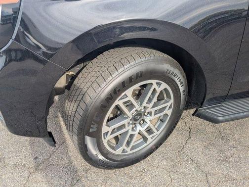 Black Metallic 2025 Ford Expedition Active