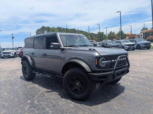CARBONIZED GRAY METALLIC 2024 Ford Bronco WILDTRAK