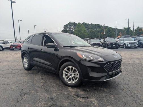 Black Metallic 2022 Ford Escape SE