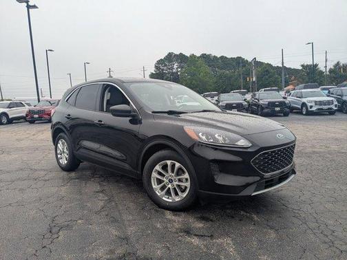 Black Metallic 2022 Ford Escape SE