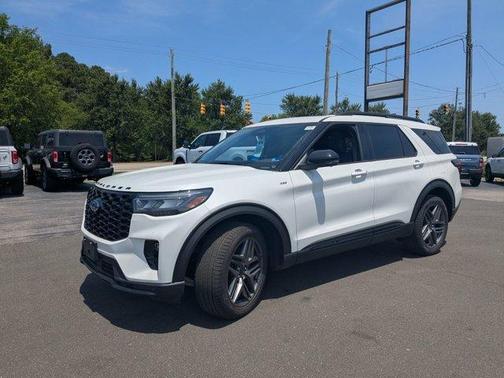 White Metallic 2026 Ford Explorer ST-Line