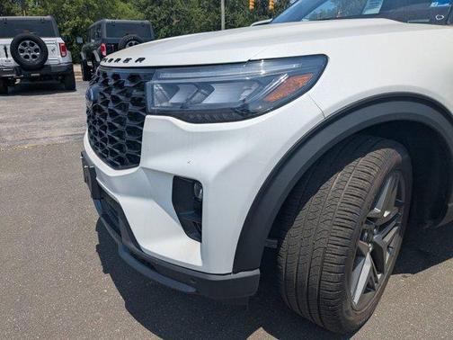 White Metallic 2026 Ford Explorer ST-Line