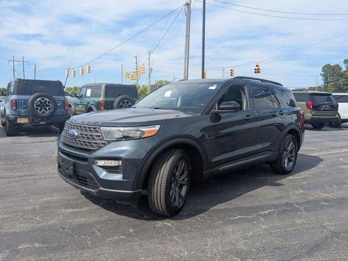 Blue Metallic 2022 Ford Explorer XLT