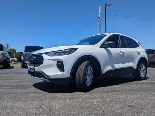Oxford White 2023 Ford Escape Active