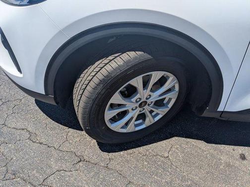 Oxford White 2023 Ford Escape Active