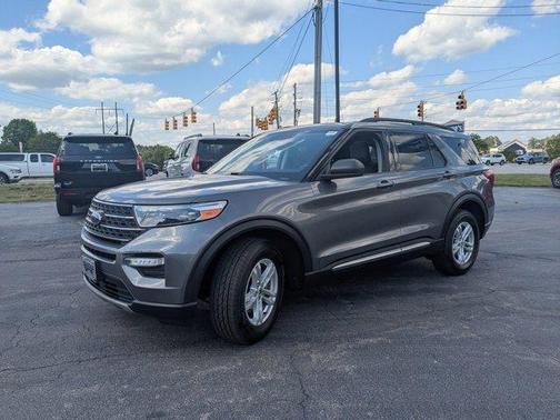 Gray Metallic 2022 Ford Explorer XLT