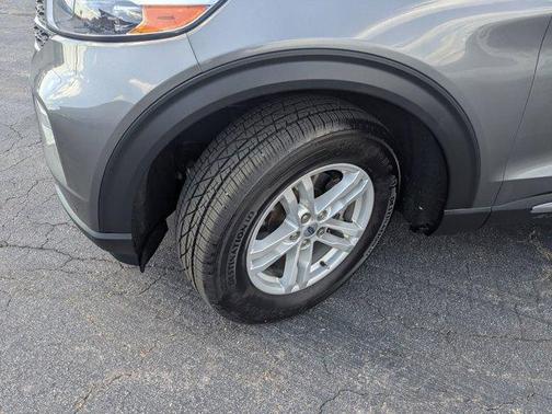 Gray Metallic 2022 Ford Explorer XLT