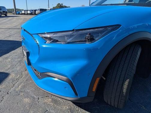 2024 Ford Mustang Mach-E SELECT