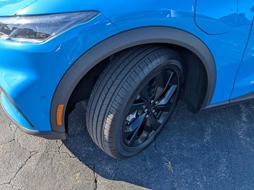 2024 Ford Mustang Mach-E SELECT