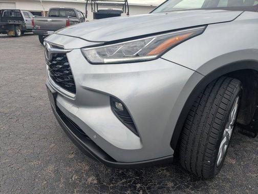 Celestial Silver Metallic 2022 Toyota Highlander Limited