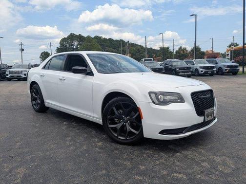 Bright White Clearcoat 2023 Chrysler 300 Touring