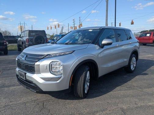 2024 Mitsubishi Outlander ES