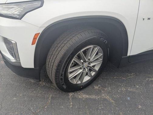 Summit White 2023 Chevrolet Traverse LT Cloth