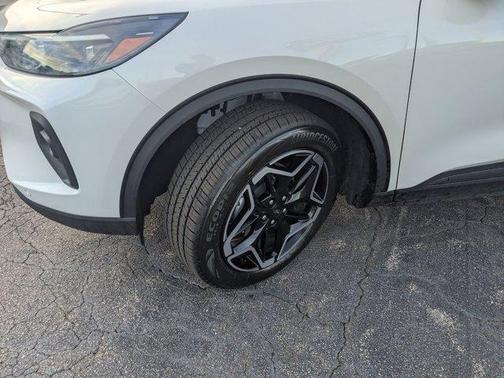 2026 Ford Escape Platinum