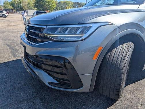 2023 Volkswagen Tiguan 2.0T SE R-Line Black