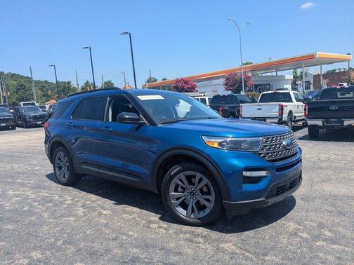 Blue Metallic 2022 Ford Explorer XLT