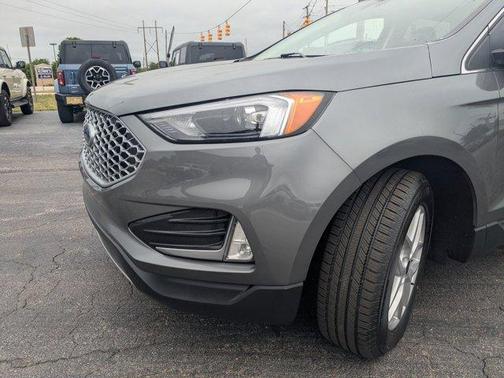 Gray Metallic 2024 Ford Edge SEL