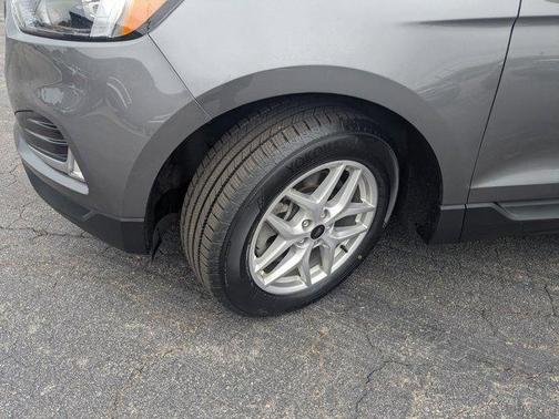 Gray Metallic 2024 Ford Edge SEL