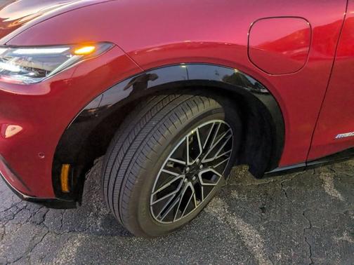 2024 Ford Mustang Mach-E PREMIUM