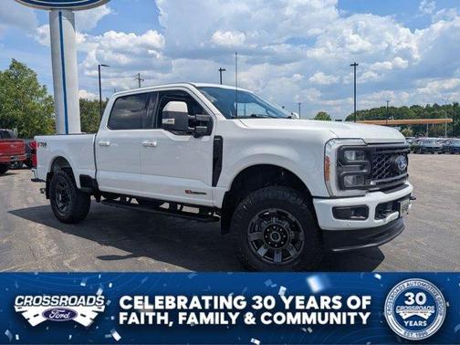 Oxford White 2023 Ford F-250 Lariat