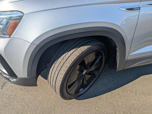 Pyrite Silver Metallic 2022 Volkswagen Taos 1.5T SE