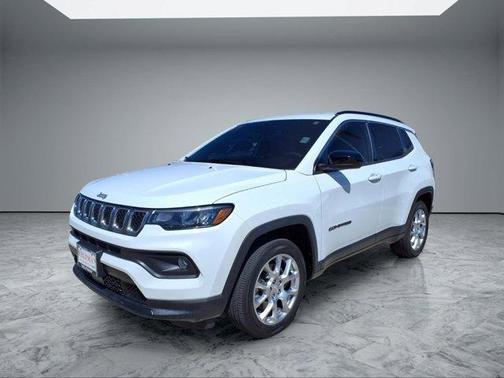 Bright White Clearcoat 2023 Jeep Compass Latitude Lux