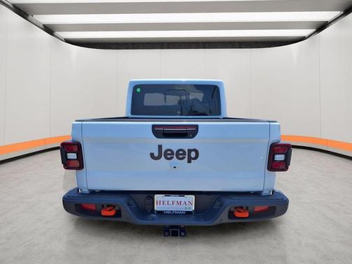 Bright White Clearcoat 2026 Jeep Gladiator Mojave