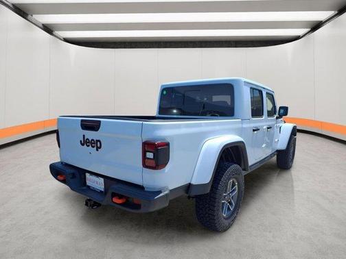 Bright White Clearcoat 2026 Jeep Gladiator Mojave