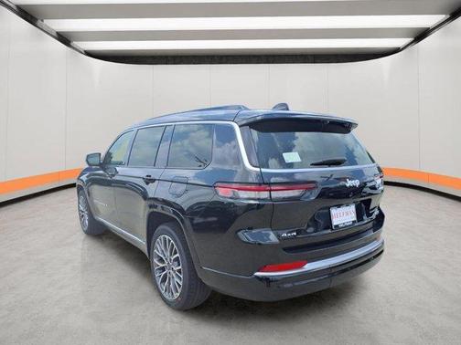 Diamond Black 2026 Jeep Grand Cherokee L Summit