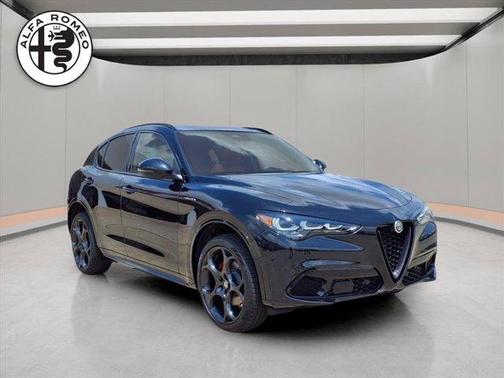 2025 Alfa Romeo Stelvio Base