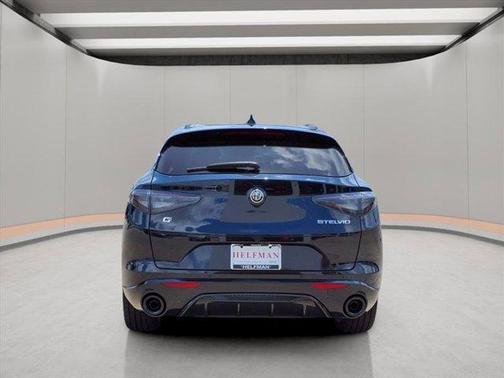 2025 Alfa Romeo Stelvio Base