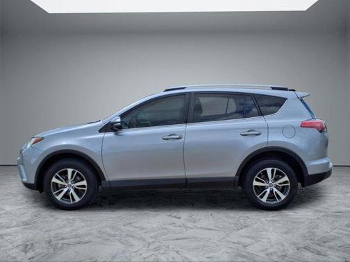 Silver Sky Metallic 2018 Toyota RAV4 XLE