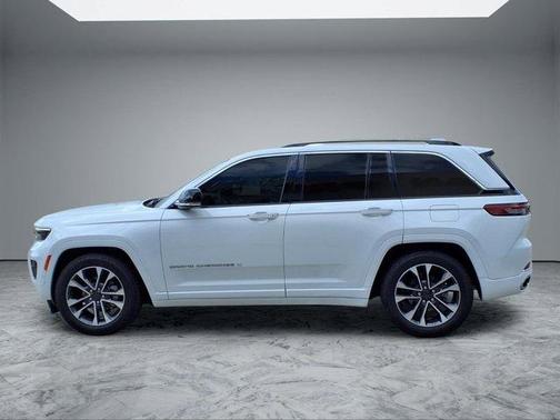 Bright White Clearcoat 2022 Jeep Grand Cherokee Overland